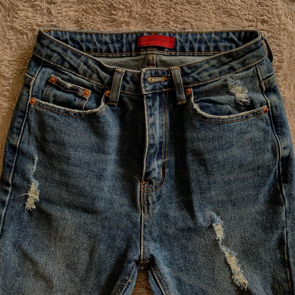 Ripped jeans from Windsor, size small (2), thick and lightly worn.